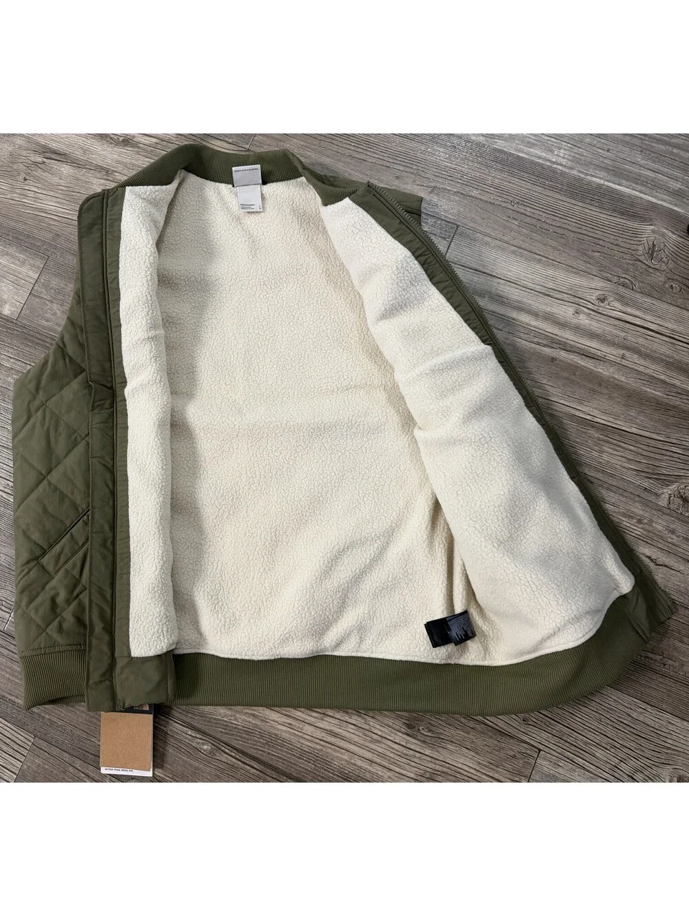 The North Face Cuchillo Insulated Vest in Military Olive Sz L NWT
